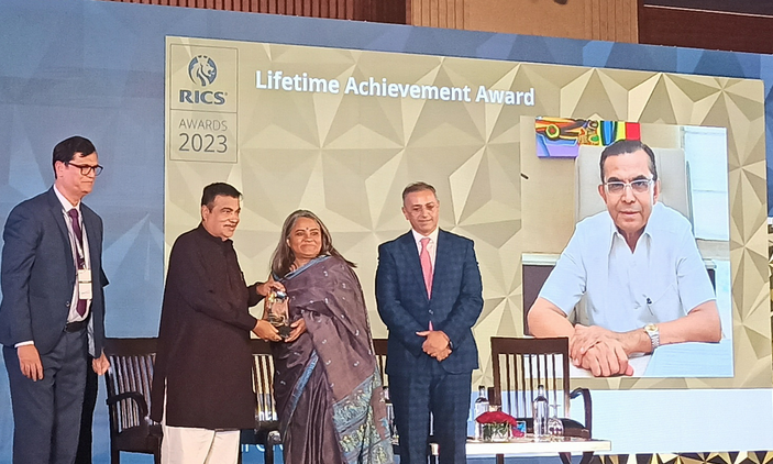 Indian real estate entrepreneur Subhash Runwal receives the Lifetime Achievement Award at the RICS South Asia Awards