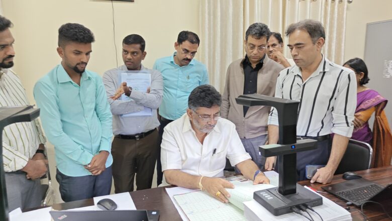 DCM DK Shivakumar reviewed the digitization system of property records and the condition of roads in the BBMP revenue office.