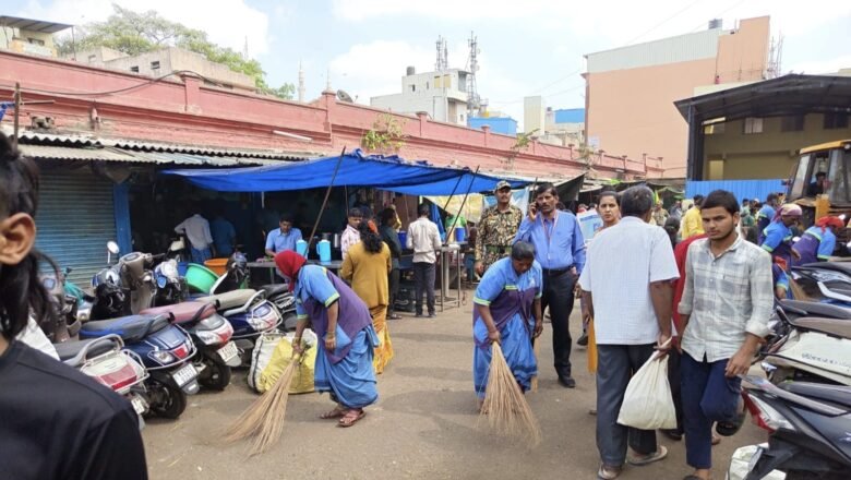 Rajendra Cholan Spearheads Major Drive Against Illegal Flex Displays,Mass Cleanliness Drive Conducted Across Central City Corporation Limits, Including K.R. Market
